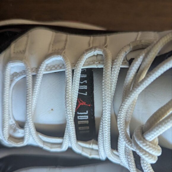 Nike Air Jordan Size US 7Y, UK 6, EU 39 Retro Low Concord-Bred AV2187-160, Laces - Picture 7 of 11